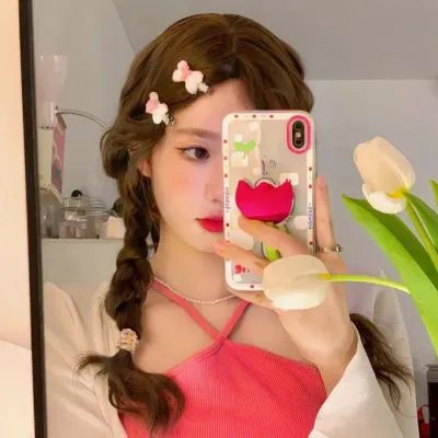 女孩向前走